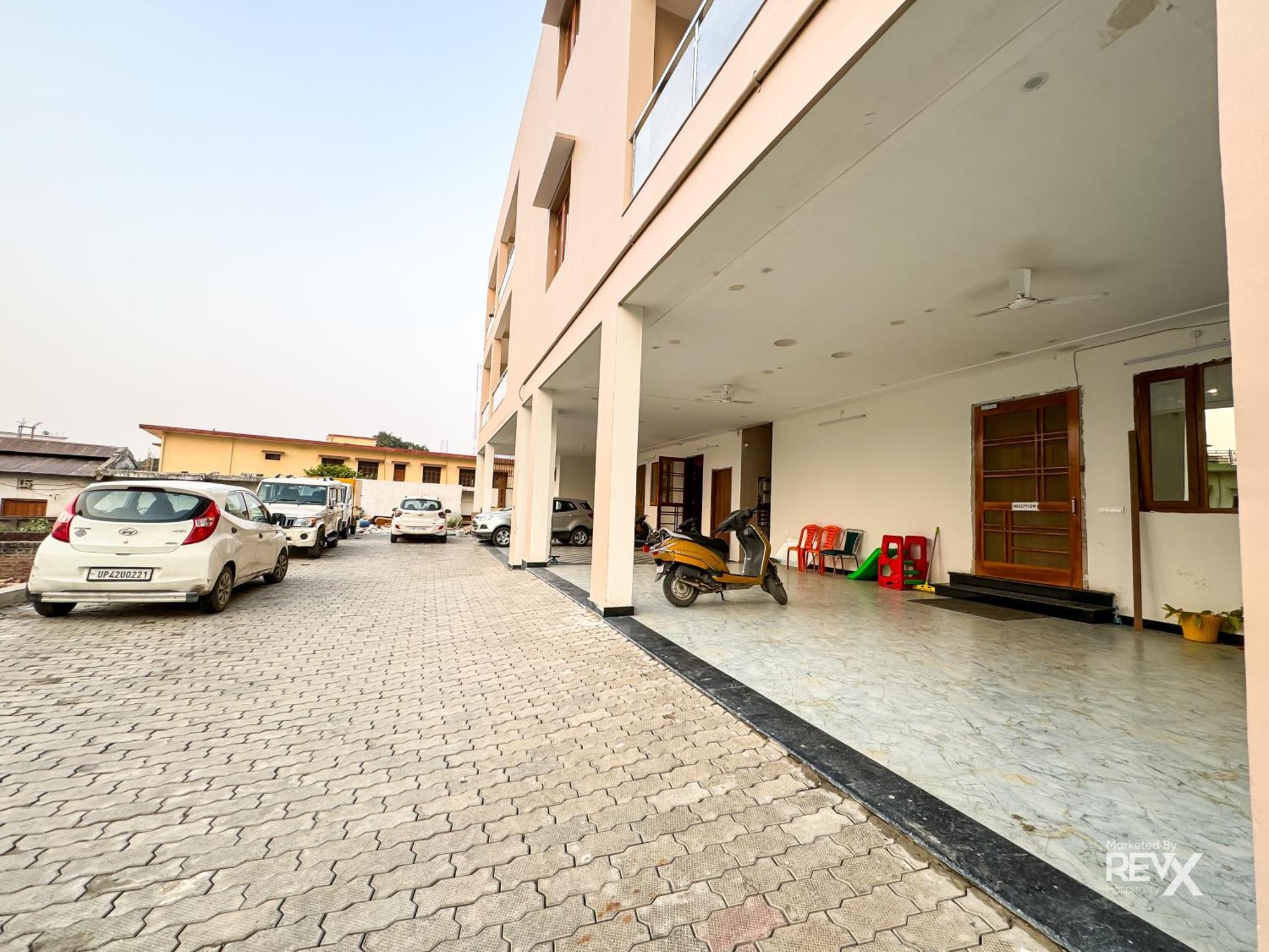 Guru Sadan A Luxe Stay Ayodhya Экстерьер фото