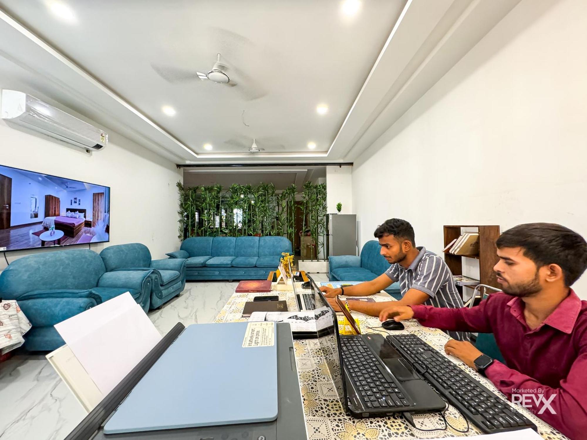 Guru Sadan A Luxe Stay Ayodhya Экстерьер фото