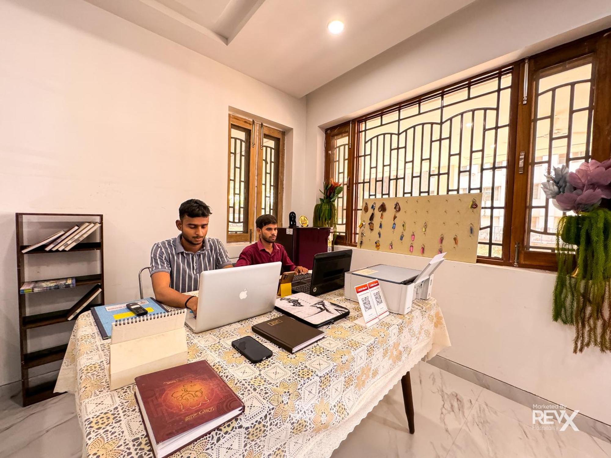 Guru Sadan A Luxe Stay Ayodhya Экстерьер фото