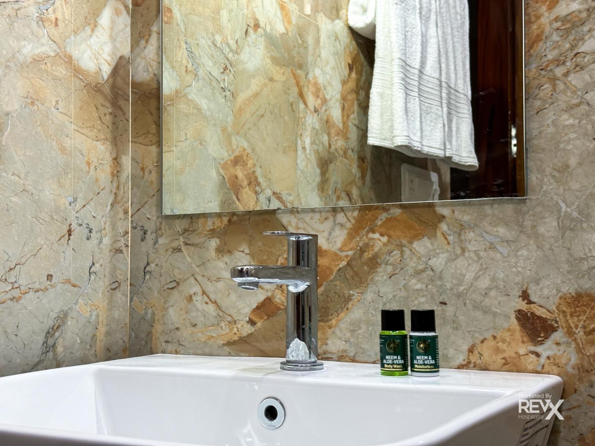Guru Sadan A Luxe Stay Ayodhya Экстерьер фото